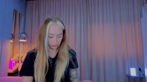 Snapshot of reina_cummings chatting on 12, 11, 2025 reina cummings online show from 12, 11, 2025