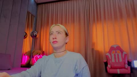 Snapshot of reina_cummings chatting on 17, 11, 2025 reina cummings online show from 17, 11, 2025