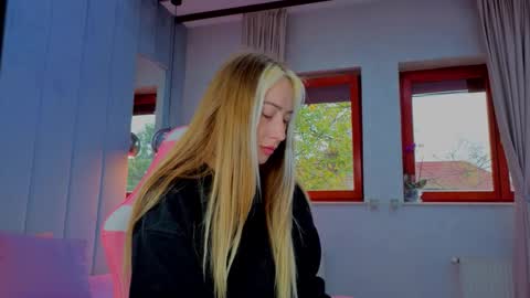 Snapshot of reina_cummings chatting on 19, 11, 2025 reina cummings online show from 19, 11, 2025