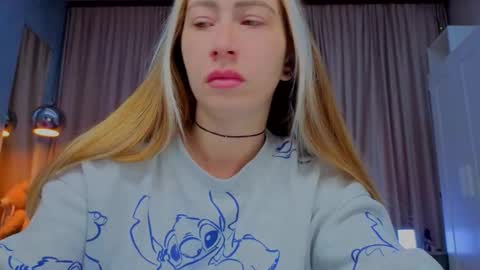 Snapshot of reina_cummings chatting on 23, 11, 2025 reina cummings online show from 23, 11, 2025