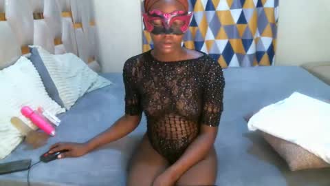 Snapshot of remmyqueen chatting on 25, 5, 2026 remmyqueen online show from 25, 5, 2026