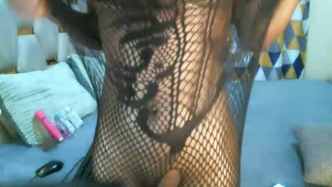 Snapshot of remmyqueen chatting on 27, 5, 2026 remmyqueen online show from 27, 5, 2026