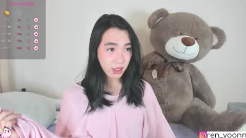 Snapshot of ren_yoonn chatting on 19, 10, 2025 Ren online show from 19, 10, 2025