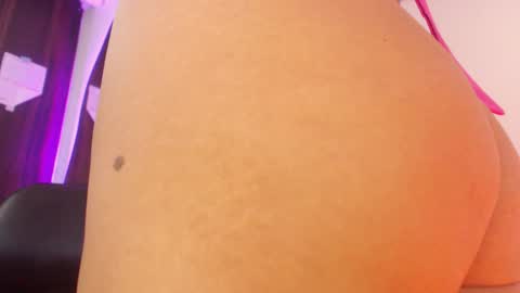 Snapshot of renata_ruiz chatting on 7, 1, 2025 online show from 7, 1, 2025