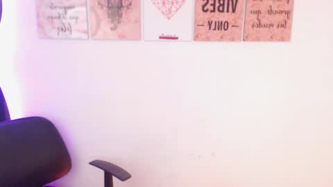 Snapshot of renata_ruiz chatting on 21, 2, 2025 online show from 21, 2, 2025