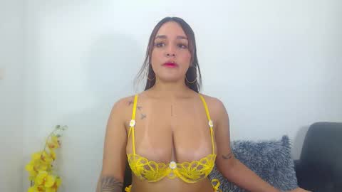 renatabrownn28 online show from 15, 3, 2026