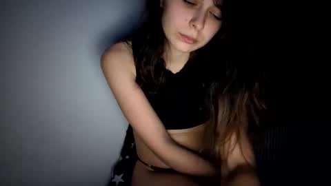 Snapshot of renee_loah chatting on 13, 11, 2025 renee_loah online show from 13, 11, 2025