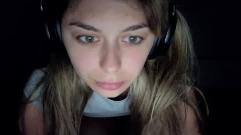 Snapshot of renee_loah chatting on 13, 5, 2026 renee_loah online show from 13, 5, 2026