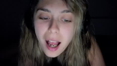 Snapshot of renee_loah chatting on 14, 5, 2026 renee_loah online show from 14, 5, 2026