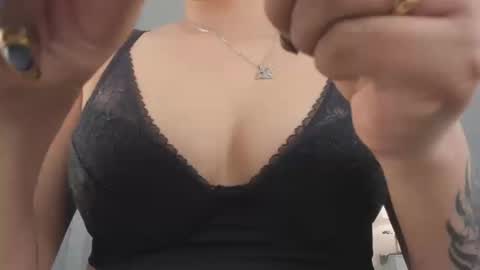 Snapshot of renee_shelby_ chatting on 10, 9, 2025 Renee Shelby online show from 10, 9, 2025