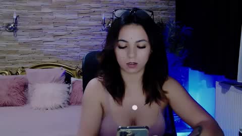 Snapshot of renesmesweet chatting on 7, 1, 2025 renesmesweet online show from 7, 1, 2025