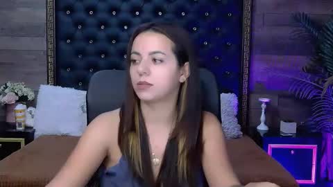 Snapshot of renesmesweet chatting on 21, 10, 2025 renesmesweet online show from 21, 10, 2025