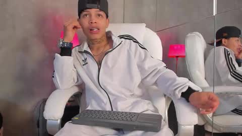 Snapshot of renzo_dogan chatting on 2, 12, 2025 Ren online show from 2, 12, 2025