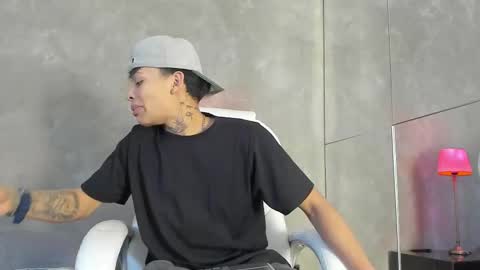 Snapshot of renzo_dogan chatting on 4, 12, 2025 Ren online show from 4, 12, 2025