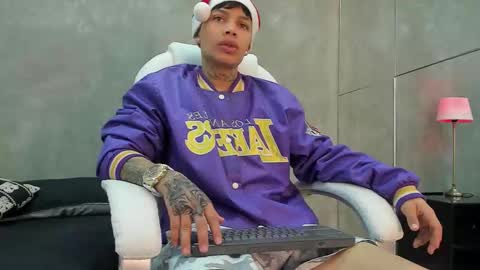 Snapshot of renzo_dogan chatting on 5, 12, 2025 Ren online show from 5, 12, 2025