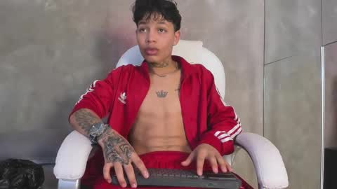 Snapshot of renzo_dogan chatting on 13, 12, 2025 Ren online show from 13, 12, 2025