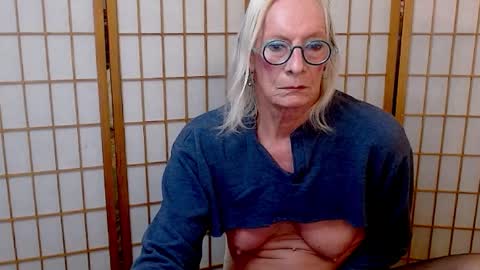 Snapshot of resisty chatting on 17, 11, 2025 Betsy online show from 17, 11, 2025