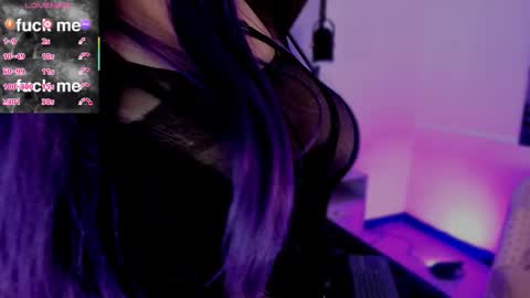 Snapshot of revenmiller_ chatting on 5, 12, 2025 Reven online show from 5, 12, 2025