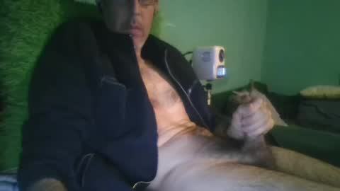 reyes_albert2006 online show from 10, 3, 2025