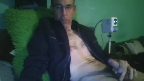 Snapshot of reyes_albert2006 chatting on 21, 12, 2025 reyes_albert2006 online show from 21, 12, 2025