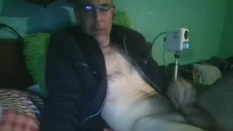 reyes_albert2006 online show from 19, 4, 2026