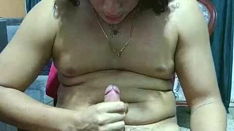 Snapshot of reylunaxxx chatting on 12, 9, 2025 REYHOT online show from 12, 9, 2025