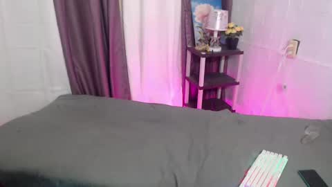 HI GUYS IM RHIAN PLEASE GIVE ME THUMBS UP online show from 7, 3, 2025