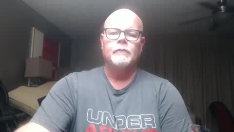 Snapshot of rich32937 chatting on 4, 3, 2025 rich32937 online show from 4, 3, 2025