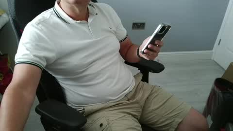 Snapshot of rich_uk56 chatting on 2, 6, 2026 UK Straight Guy online show from 2, 6, 2026