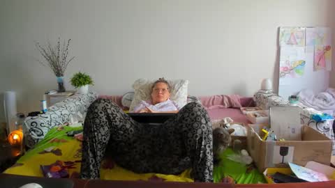 Anna - not anna - right Anna  online show from 24, 10, 2025