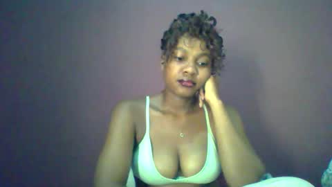 Snapshot of ricie001 chatting on 19, 5, 2026 ricie001 online show from 19, 5, 2026