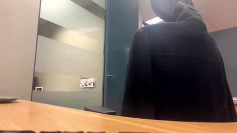 Ricoh7373 exhibitionist cum aussie thickcock online show from 7, 4, 2026