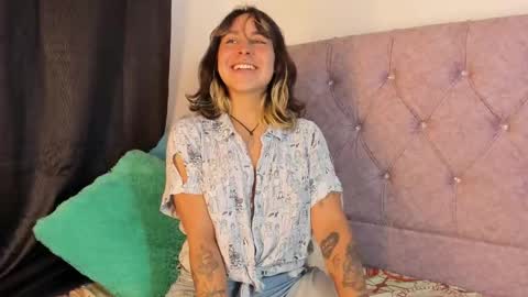 Snapshot of riley_colors chatting on 3, 2, 2025 Riley online show from 3, 2, 2025