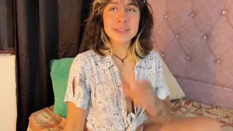 Snapshot of riley_colors chatting on 4, 2, 2025 Riley online show from 4, 2, 2025