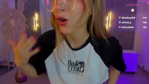 Snapshot of riley_sierra chatting on 6, 7, 2026 Riley Sierra online show from 6, 7, 2026