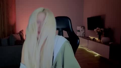 Snapshot of rileymee chatting on 14, 1, 2026 rileymee online show from 14, 1, 2026