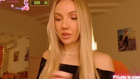 Rina Asty online show from 5, 4, 2026