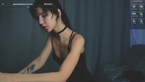 Snapshot of rinacain chatting on 28, 9, 2025 RINA online show from 28, 9, 2025