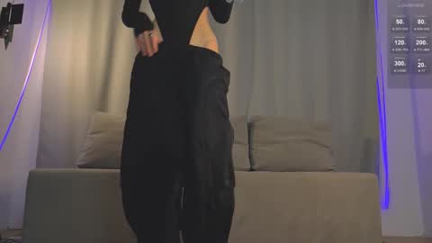 Snapshot of rinacain chatting on 27, 10, 2025 RINA online show from 27, 10, 2025