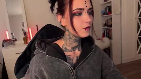   DianaBrite            fansl y online show from 9, 11, 2025