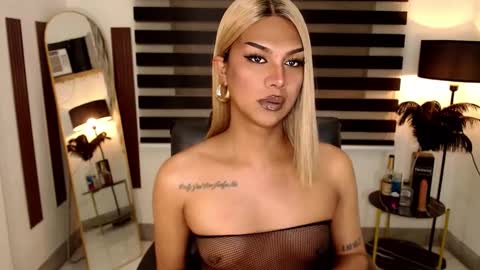 Snapshot of ririmoorets chatting on 6, 1, 2025 riri online show from 6, 1, 2025