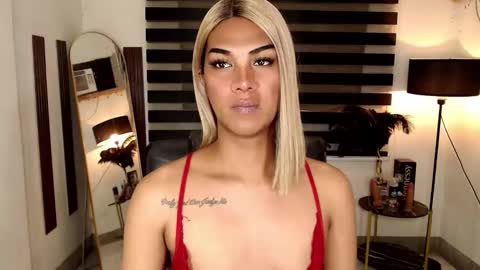 Snapshot of ririmoorets chatting on 4, 3, 2025 riri online show from 4, 3, 2025