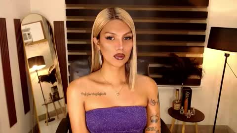 Snapshot of ririmoorets chatting on 17, 10, 2025 riri online show from 17, 10, 2025