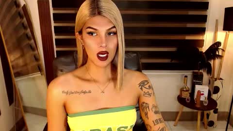 Snapshot of ririmoorets chatting on 19, 11, 2025 riri online show from 19, 11, 2025