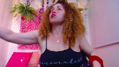 Snapshot of risitos_de_oro_ chatting on 16, 12, 2025 Risitos De Oro online show from 16, 12, 2025