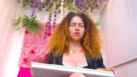 Snapshot of risitos_de_oro_ chatting on 7, 5, 2026 Risitos De Oro online show from 7, 5, 2026