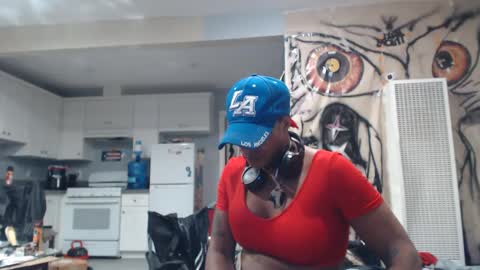 Nikki Thickts online show from 17, 1, 2025