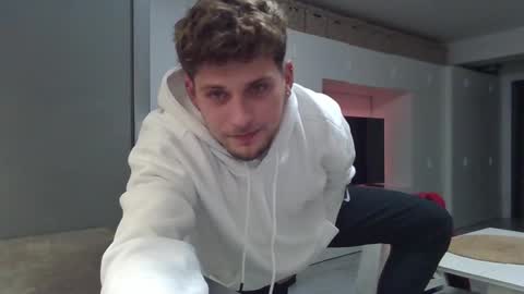 Snapshot of roberto_twink1 chatting on 10, 1, 2025 Roberto online show from 10, 1, 2025