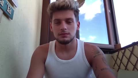 Snapshot of roberto_twink1 chatting on 22, 9, 2025 Roberto online show from 22, 9, 2025