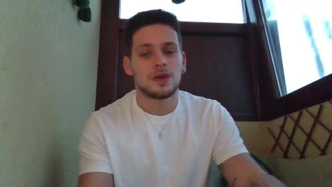 Snapshot of roberto_twink1 chatting on 5, 12, 2025 Roberto online show from 5, 12, 2025